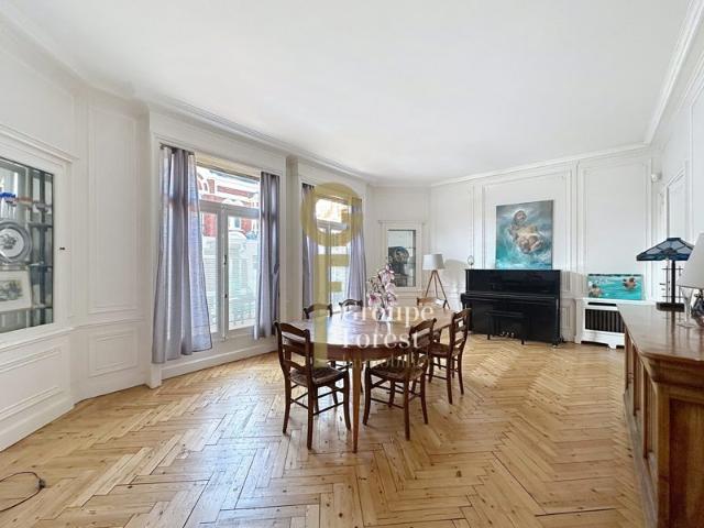 MAISON DE FAMILLE: 7/8 CHAMBRES, JARDIN, GARAGES