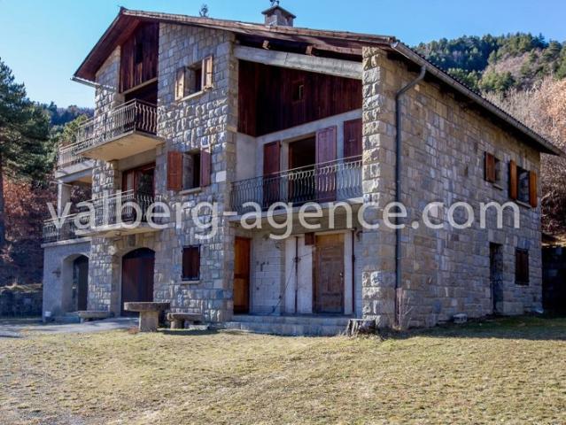 Maison de famille à Péone