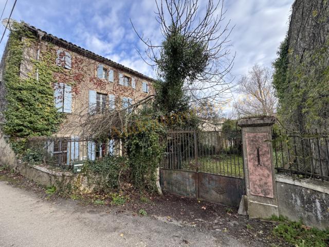 Maison de famille avec jardin et dépendances