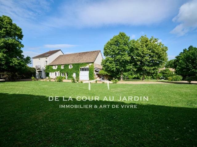 Maison de famille rénovée par architecte, parc paysager aux. 297m² Beaune
