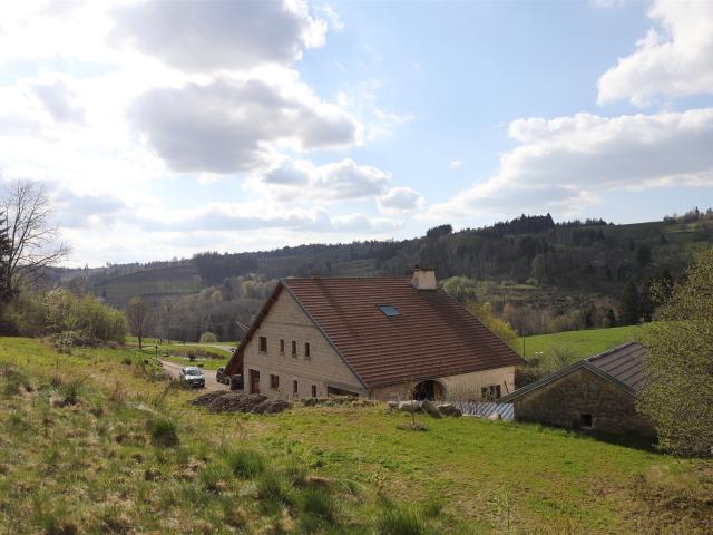 Maison de fermier partiellement rénovée avec vue et 5 ha de. 60m² Faucogney et la Mer