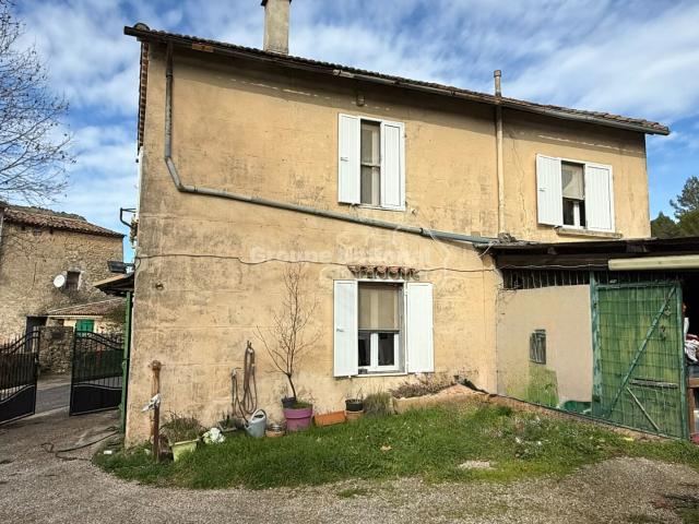 Maison de Hameau avec 2 logements loués à vendre à CHATEAUVERT