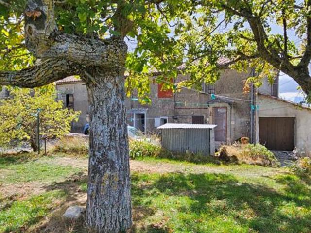 Maison de hameau avec deux appartements + terrain, à Bargème