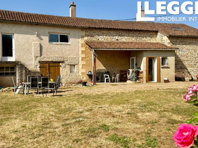 Maison de hameau avec dépendances et fort potentiel d’aménagement sur terrain de 3000 m², 2 chambres et 1 SDB