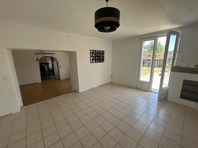 Maison De Hameau En Pierres 1870 2 Granges 161m² Saint Ciers sur Bonnieure