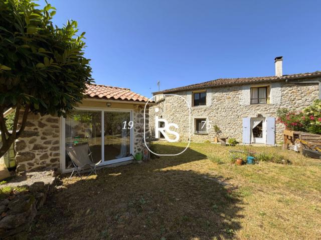 Maison de hameau rénovée de 100 m2 avec un jardin fleuri de
