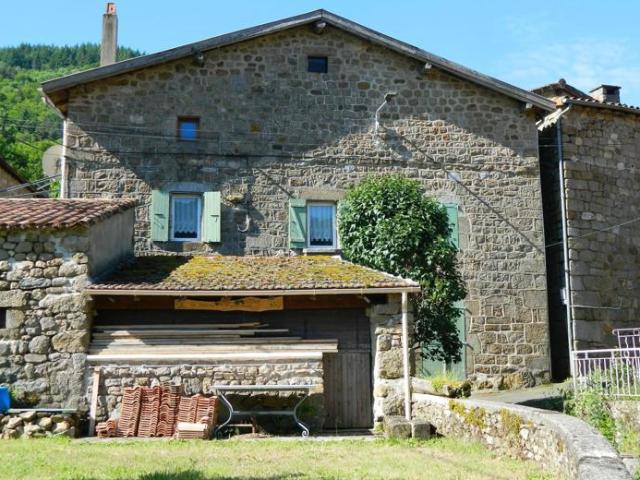Maison de hameau, 1 mitoyenneté, belle terrasse