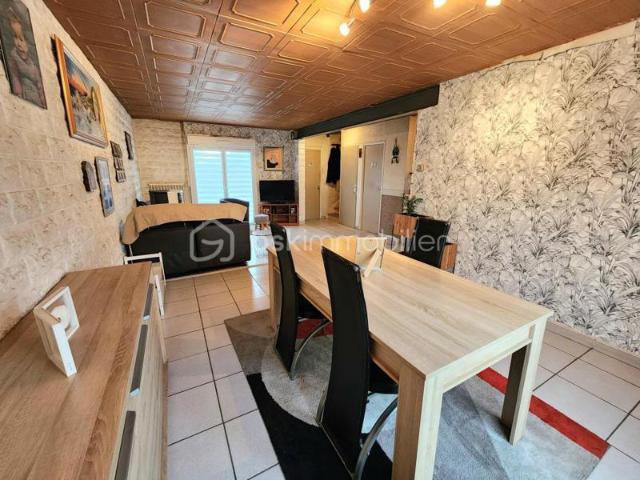Maison de lotissement 82m2, 3 chambres, buanderie, garage, jardin, dépendance