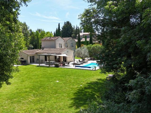 Maison de luxe de 4 chambres en vente à Saint Saturnin lès Avignon, Provence Alpes Côte d'Azur