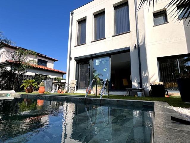Maison de luxe de 4 pièces en vente à Saint Cyprien, France
