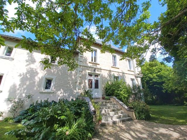 Maison de luxe de 530 m2 en vente Faye la Vineuse, France