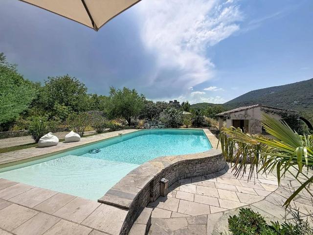 Maison de luxe de 5 chambres en vente à Brissac, France