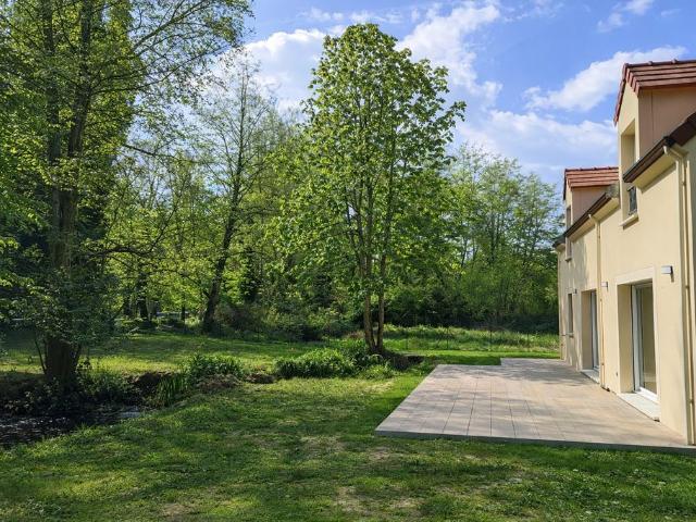 Maison de luxe de 5 chambres en vente à Élancourt, France