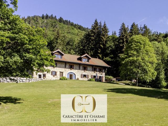 Maison de luxe de 5 pièces en vente à Boëge, France
