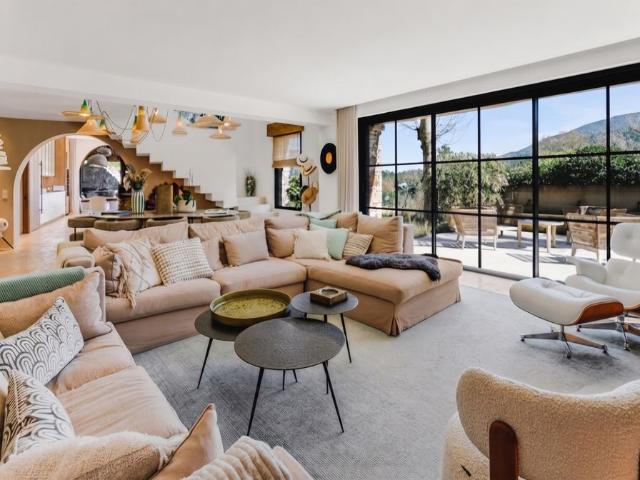 Maison de luxe de 5 pièces en vente à La Môle, France