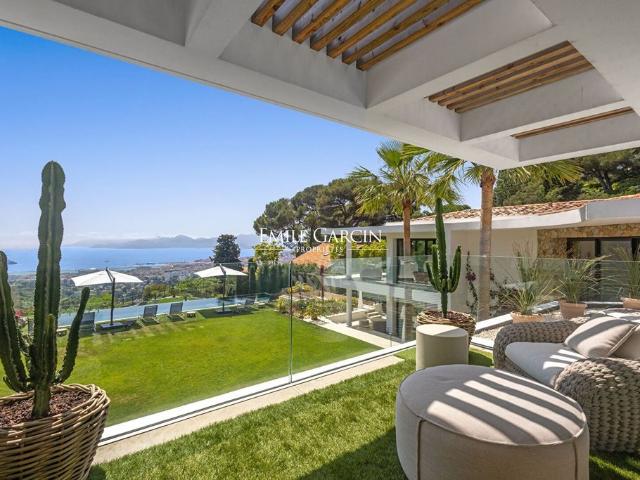 Maison de luxe de 9 pièces en location à Cannes, Provence Alpes Côte d'Azur