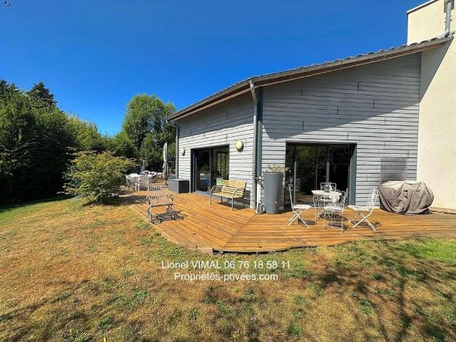 Maison de luxe de 6 pièces en vente à Augerolles, France