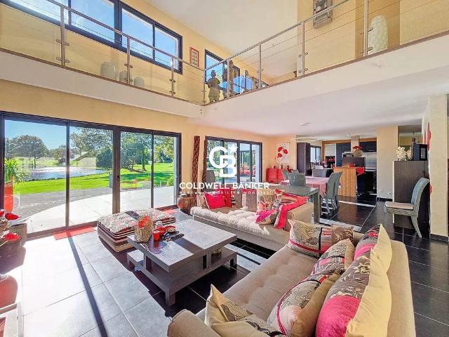 Maison de luxe de 7 pièces en vente à Nesmy, France