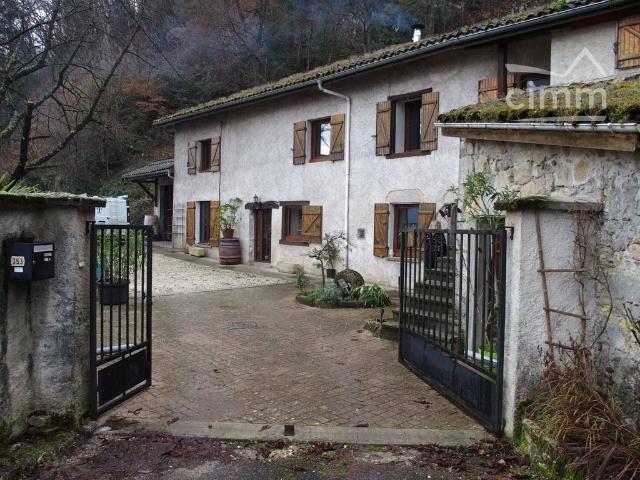 Maison de luxe de 7 pièces en vente à Noyarey, France