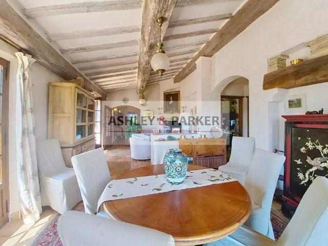 Maison de luxe de 7 pièces en vente à Le Broc, Provence Alpes Côte d'Azur