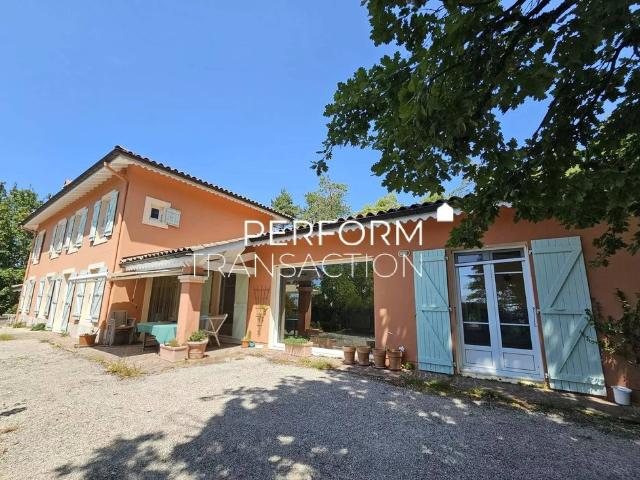 Maison de luxe de 7 pièces en vente à Leyssard, Auvergne Rhône Alpes