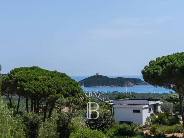 Maison de luxe de 7 pièces en vente à Sainte Lucie de Porto Vecchio, Corse
