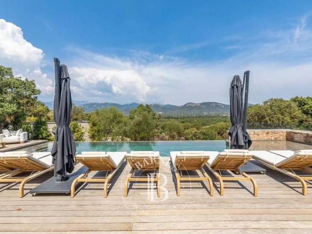 Villa de luxe de 7 pièces en vente Sainte Lucie de Porto Vecchio, Corse