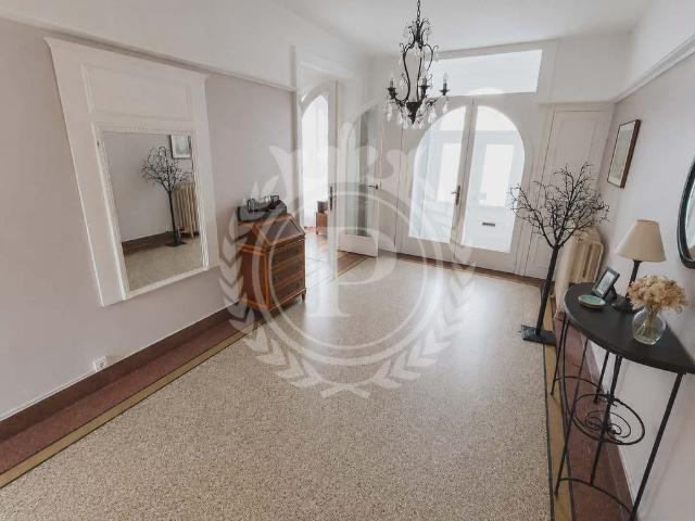 Maison de luxe de 8 pièces en vente à Arras, France