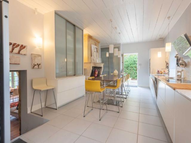 Maison de luxe de 8 pièces en vente à Latresne, France