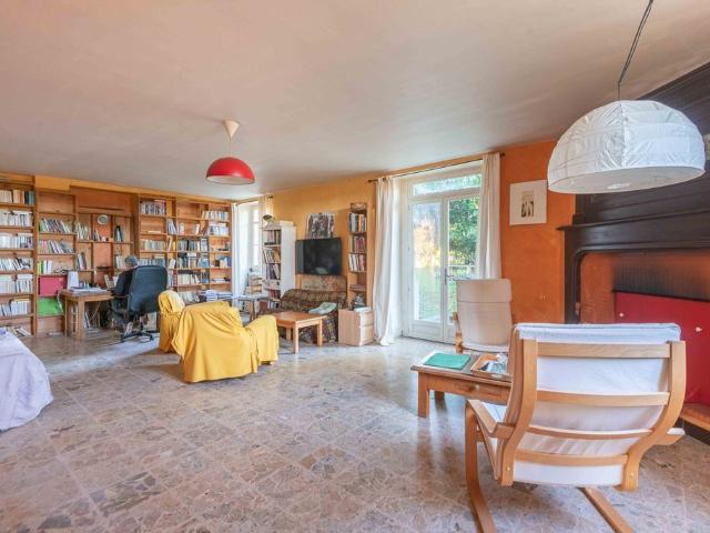 Maison de luxe de 8 pièces en vente à Quinsac, France
