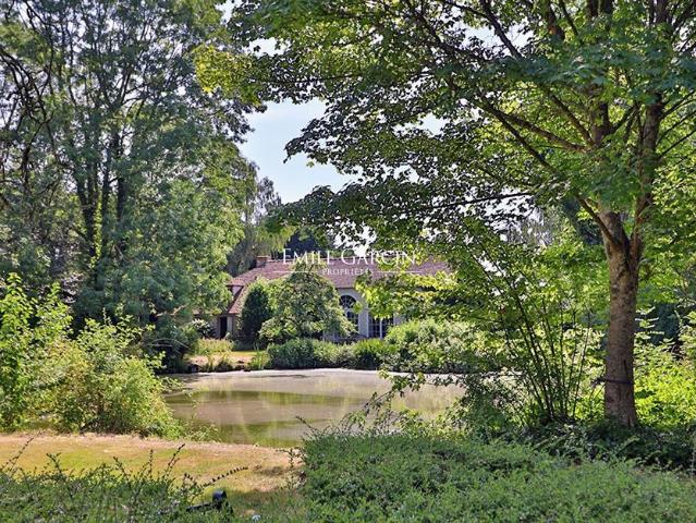Maison de luxe de 8 pièces en vente à Rambouillet, France