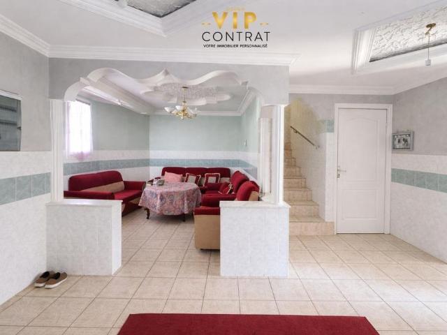 Maison de luxe de 8 pièces en vente à Stains, Île de France