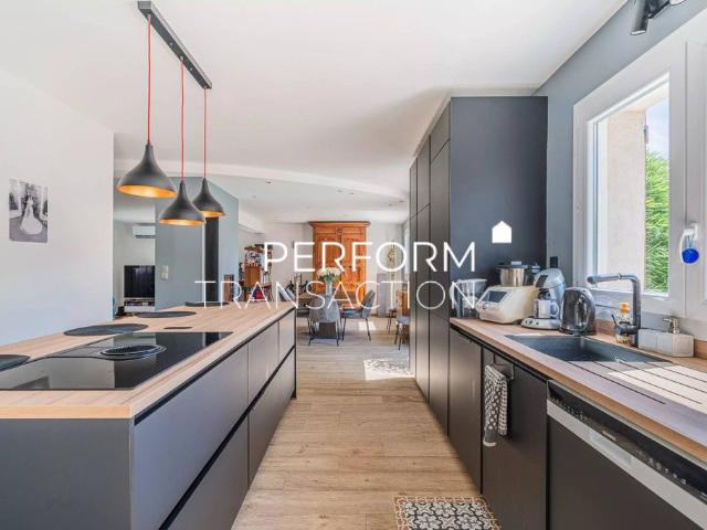 Maison de luxe de 8 pièces en vente à Seyssins, France
