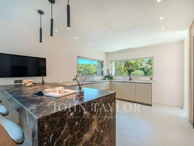 Maison de luxe de 8 pièces en location à Mougins, Provence Alpes Côte d'Azur