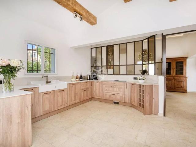 Maison de 8 pièces de luxe en location à Cogolin, Provence Alpes Côte d'Azur