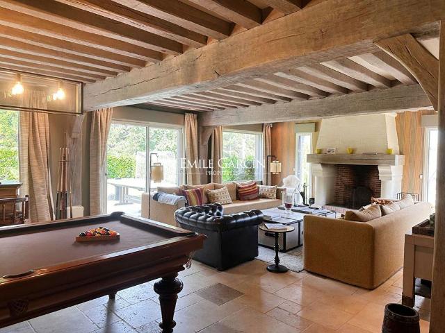 Maison de luxe de 8 pièces en location à Deauville, France