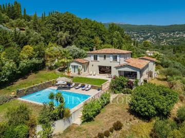 Maison de luxe de 9 pièces en vente à Châteauneuf Grasse, France