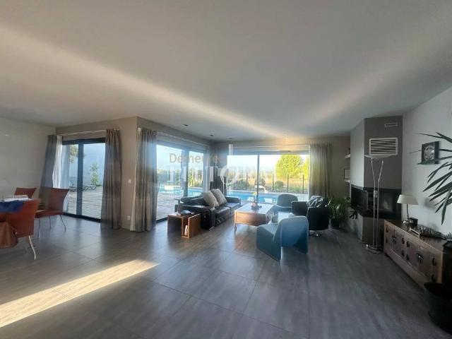Maison de luxe de 9 pièces en vente à Guidel, France