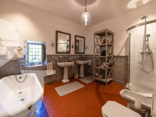 Maison de luxe de 9 pièces en vente à Paradou, France