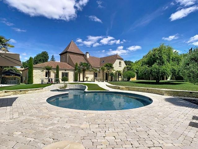 Maison de 9 pièces de luxe en vente à Gourdon, Occitanie