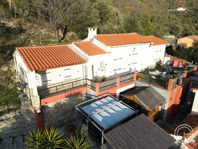 Maison de luxe de 9 pièces en vente à Peille, France