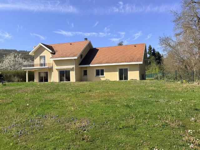 Maison de luxe de 9 pièces en vente à Saint Geoire en Valdaine, Auvergne Rhône Alpes