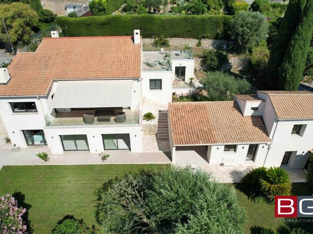 Maison de luxe de 9 pièces en vente à Vallauris, Provence Alpes Côte d'Azur