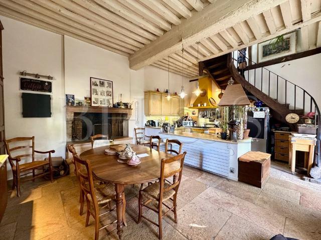 Maison de luxe de 9 pièces en vente Beaune, France