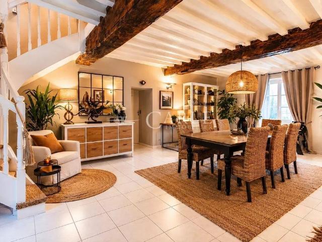 Maison de luxe de 13 pièces en vente à Loyettes, France