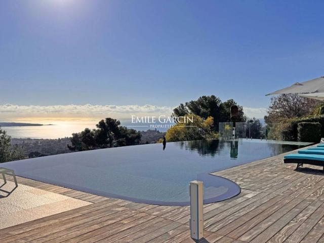 Maison de luxe de 10 pièces en location à Golfe Juan, France