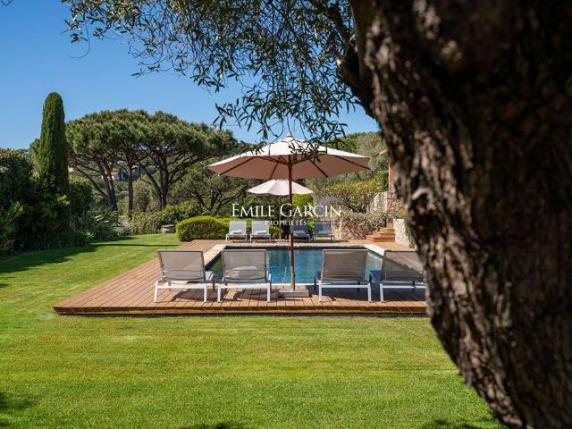 Maison de luxe de 10 pièces en location à La Croix Valmer, France