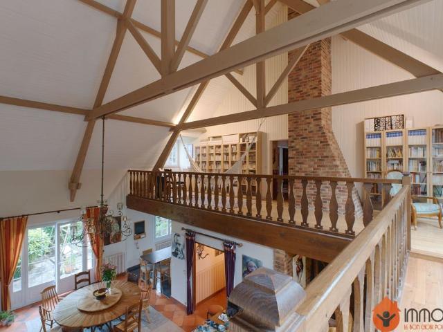 Maison de luxe de 10 pièces en vente à Condé Sainte Libiaire, France
