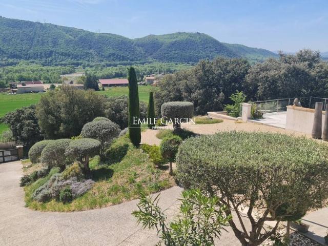 Maison de luxe de 10 pièces en vente à Oraison, Provence Alpes Côte d'Azur