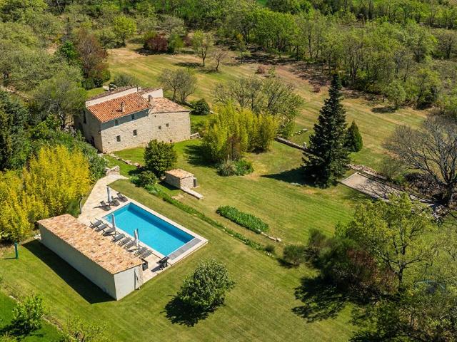 Maison de luxe de 10 pièces en vente à Reillanne, France